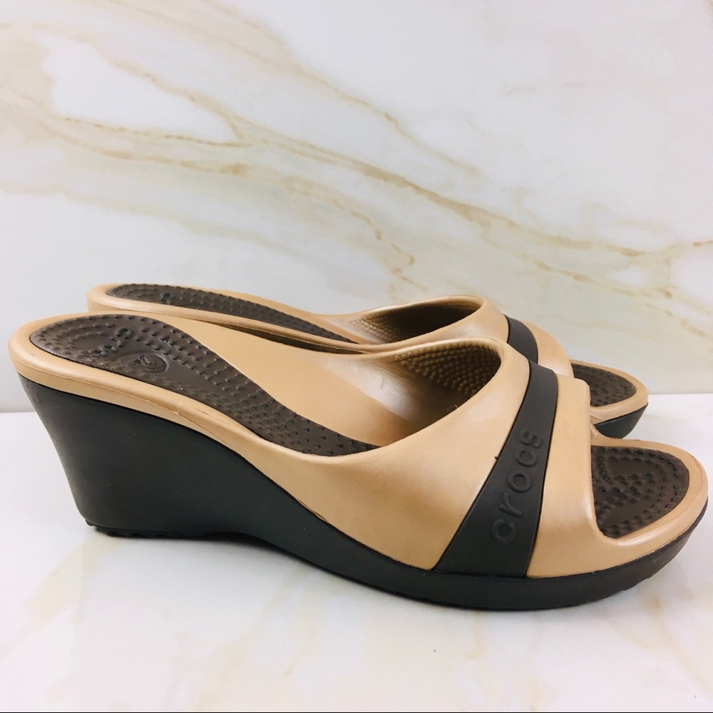 Women’s Crocs Wedge Sandals 8 Brown/ Butterscotch